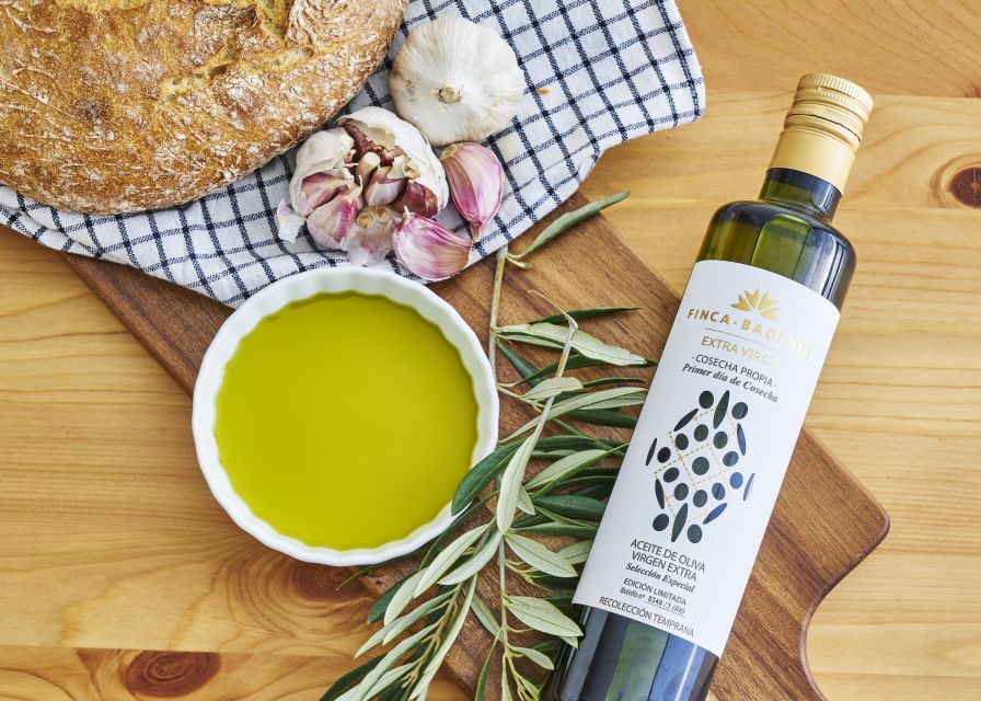Aires de Jaén: Olive Oil Plantation Tour and Local Meal - Finca Badenes: The Working Olive-Grove Setting You’ll Remember