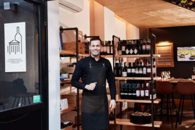 Athens: Acropolis Wine Tasting with Cheese and Olives - Your 90-Minute Flow: How the Session Moves From Myth to Glass