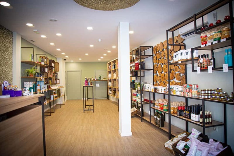 Córdoba: Olive Oil Tasting Experience - What’s Included: Water, Bread, and a Pro-Led Experience