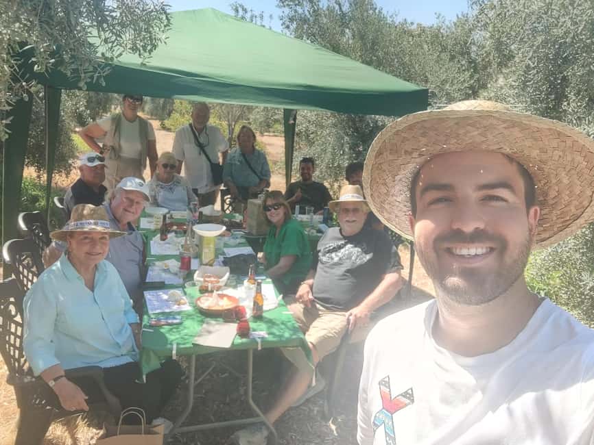 Córdoba: Visit a family organic olive grove with tasting - Languages and communication: the guide does the heavy lifting