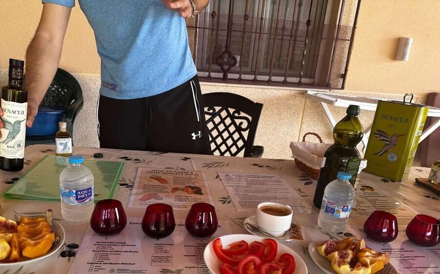 Córdoba: Visit a family organic olive grove with tasting - The EVOO tasting: learning aromas and building your own flavor vocabulary