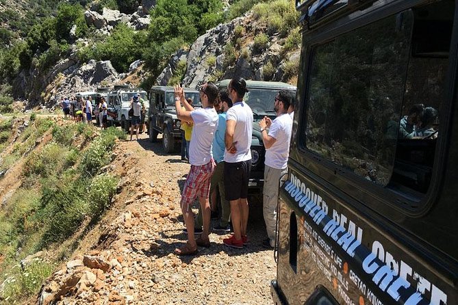 Crete Off-Road & Flavors Safari: Wine, Olive Oil & Mountain Life - Traditional Cretan lunch: what’s included, and how to enjoy it