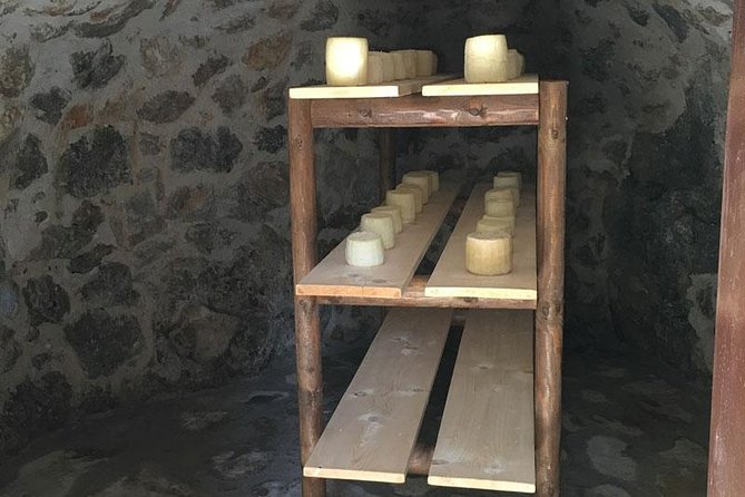Crete Off-Road & Flavors Safari: Wine, Olive Oil & Mountain Life - Adventure comfort: what to wear for a bumpy mountain day (and altitude)
