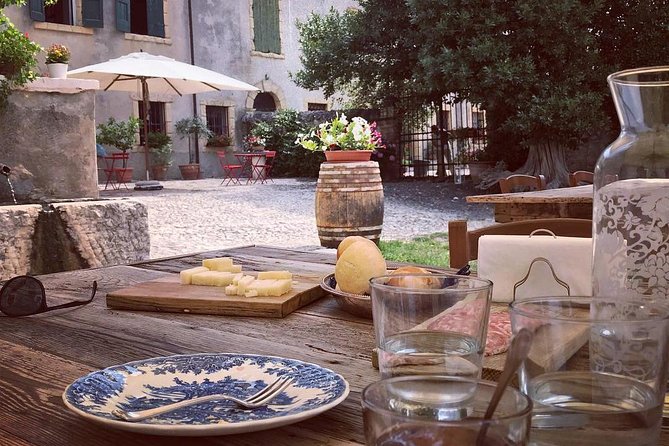 Discover DOP Olive Oil - DOP olive oil tasting: learn by sight, smell, and taste