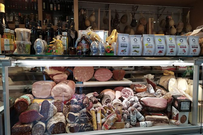 DISCOVER SORRENTO, food &Walking tour . Lemons-cheese&olive oil - Bruschetta, olive oil, salami, vegetables, and wine: the main eating moment