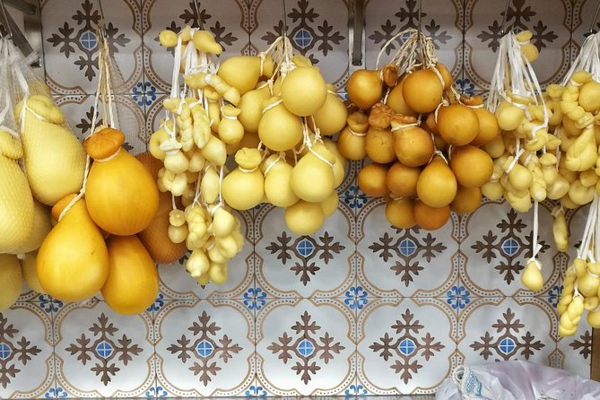 DISCOVER SORRENTO, food &Walking tour . Lemons-cheese&olive oil - Lemon grove stories plus olive oil basics you can taste