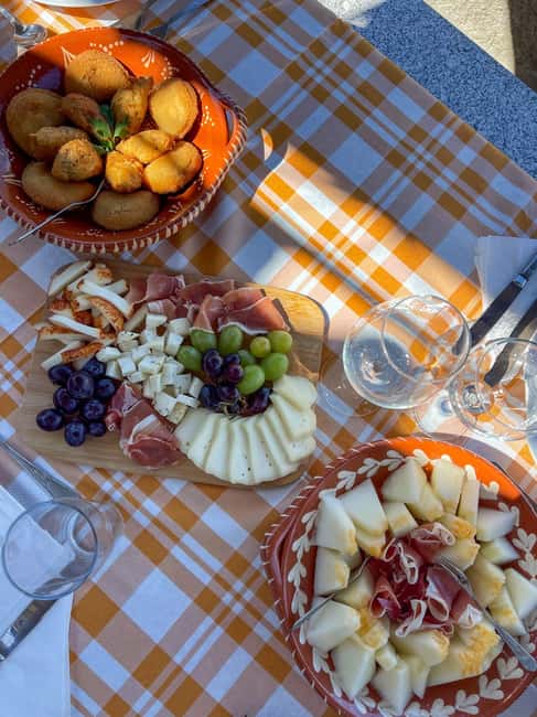 Douro Valley: Olive Oil & Wine Tour with Boat & Lunch - Lunch at the 18th-century manor: where the aunt’s cooking steals the show