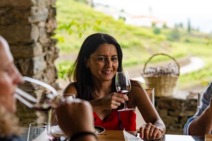 Douro Valley: Private Lunch with Wine & Olive Oil Tasting - Quinta de Santa Júlia: a 1596 estate with breathing room