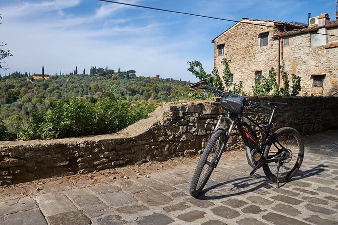 E-bike 2.5 hour Florence & Tuscany With Fresh Olive Oil and Bread - Porta Romana: The City Wall Moment That Changes Your Perspective
