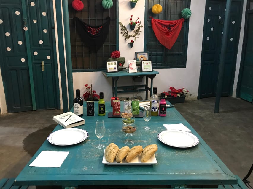 Extra Virgin Olive oil tasting - The Start in the Market: Getting Oriented Before the First Taste