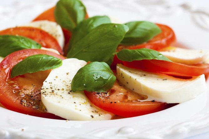 Farm-to-Table Experience: Olive Oil, Garden Tour & Nonna’s Lunch - Sorrento Hills Farm-to-Table: What makes this tour special