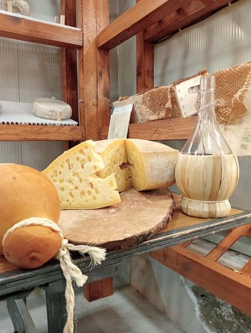 Florence: The secret of wine, cheese and olive oil at a farm - From Florence Main Station to the Chianti Hills by Car