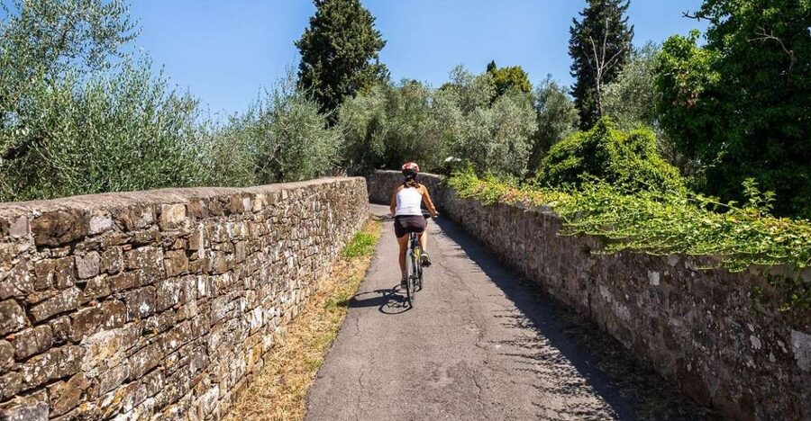 Florence: Tuscany Bike Tour with Wine & Olive Oil - From the Oltrarno gate to Porta Romana: getting out of town fast