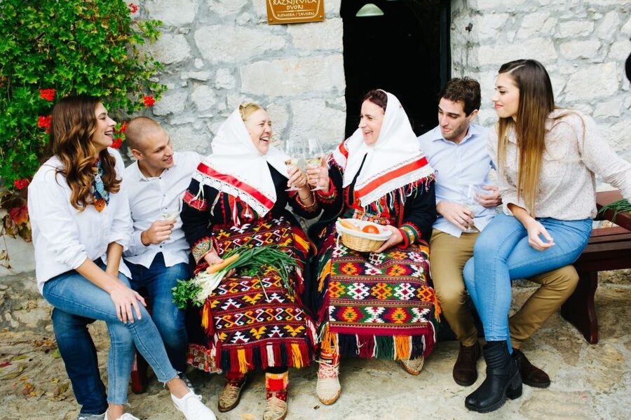 From Biograd: Wine and Olive Oil Tasting in Ražnjevića Dvori - A simple step-by-step: what happens from start to finish