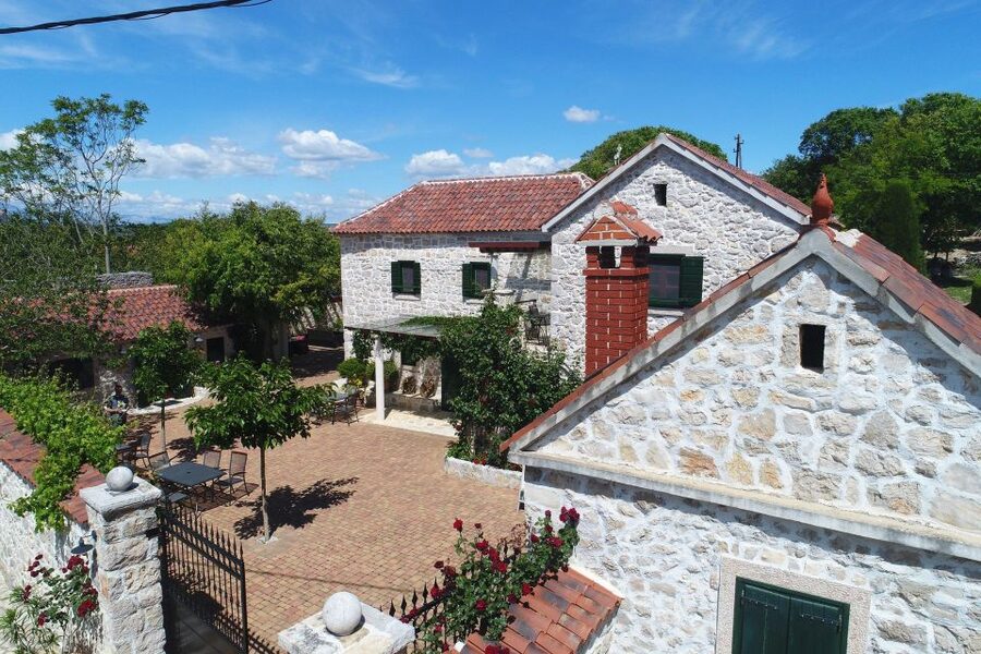 From Biograd: Wine and Olive Oil Tasting in Ražnjevića Dvori - Arriving at Ražnjevića Dvori: gardens, olive trees, and a 16th-century backdrop
