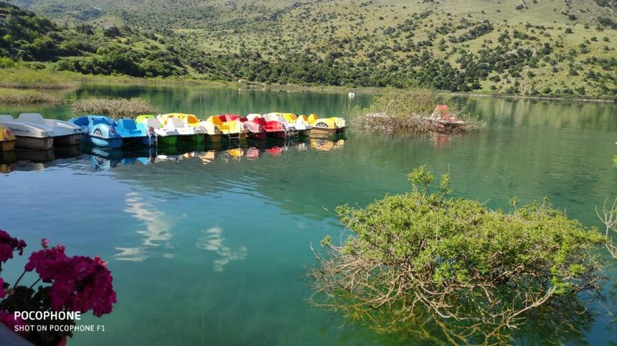 From Chania: Rethymno, Lake Kournas & Olive Oil Tasting Tour - Lake Kournas: the freshwater pause with mountain reflections