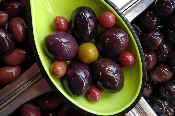 Greek Olives and Olive Oil Tasting in Athens - Meeting at Evripidou 33 at 11:00 and what the 30 minutes really feel like