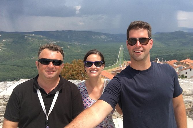 Istrian hill top cities tour with truffle and olive oil tasting - Motovun’s walls: where the view time and the tastings meet