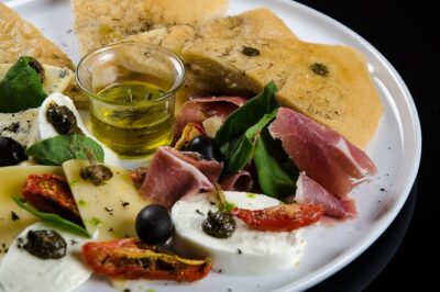 Kleanthi Olive Farm: Guided Tour with Local Delicacies Tasting - Olive groves first: learning what makes a Cretan olive tree different