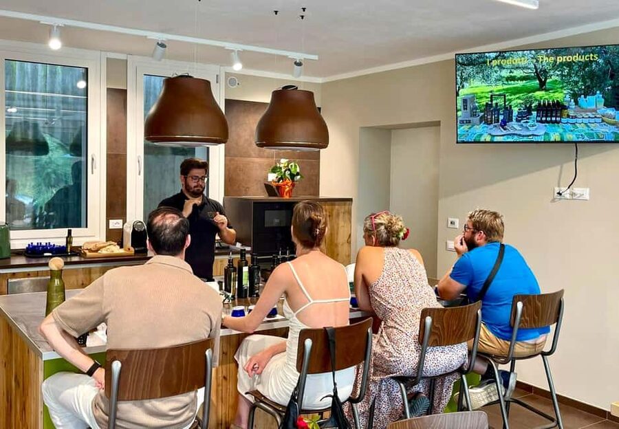 Lake Garda: Tour with 4 Olive Oil Tasting & Local Food - The tasting itself: a sensory game with official glasses