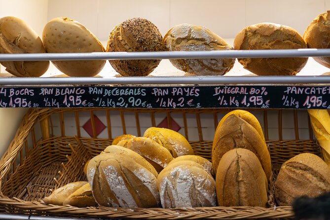 Malaga Food Tour with 12+ Tastings: Tapas, Olive Oil, Ham & More - Group Size, Guide Style, and What Makes It Feel Personal
