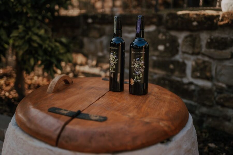 Olive Oil Tasting a Journey of Flavors and Aromas - Tasting Extra Virgin Olive Oil Like a Pro (Without Pretending)