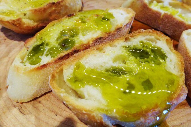 Olive Oil Tasting & Historic Olive Mill Tour in Ragusa area - Bread pairing with oregano and sea salt (the smart way to taste)