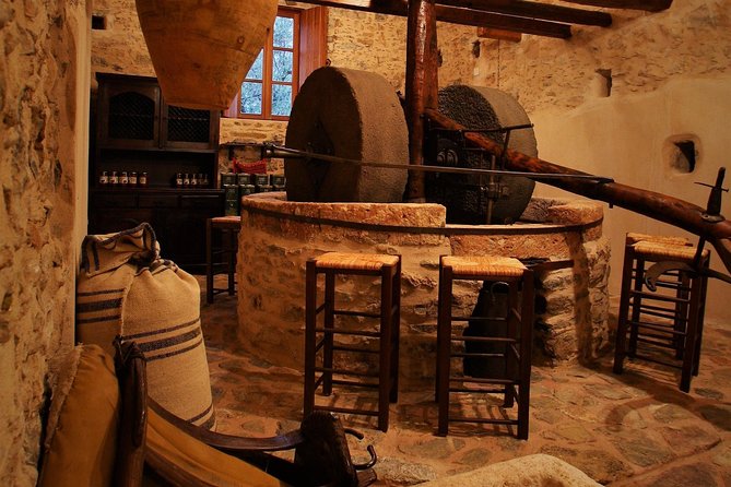 Private Tour in Historic Estate in Monemvasia with wine-olive oil tasting & meal - Getting There: Private Pickup That Keeps Your Afternoon Easy