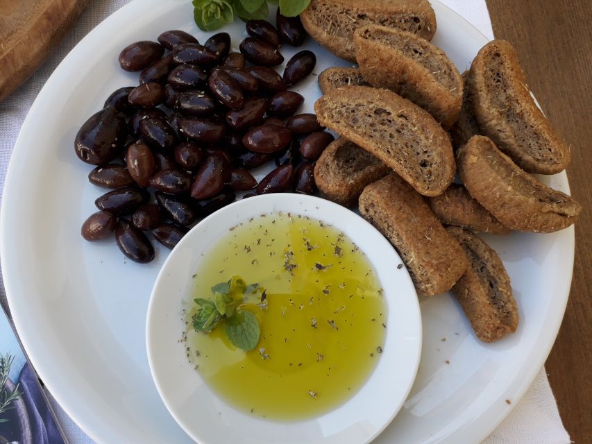 Rethymno: Olive Oil Tasting with Cretan Food Pairing - Getting to the grove: Valide meeting point and the short ride