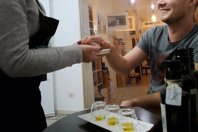 Rome Tasting Experience: Wine, Olive Oil and Local Bites - White Wine with Cheese: Balancing Texture and Flavor