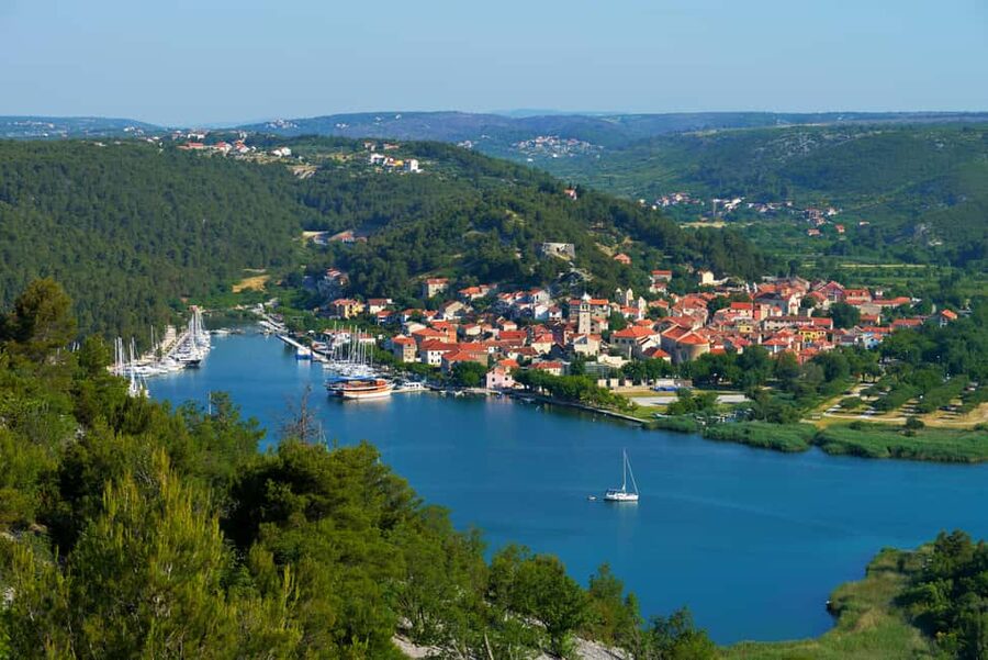 Šibenik: Croatia in a Day, Vistas, History, Olive Oil, Wine - Kaštel Benković: history you can actually walk through
