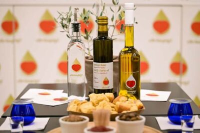 Thessaloniki: Cretan Olive Oil Tasting Experience - Your one-hour itinerary: what happens from first pour to last bite