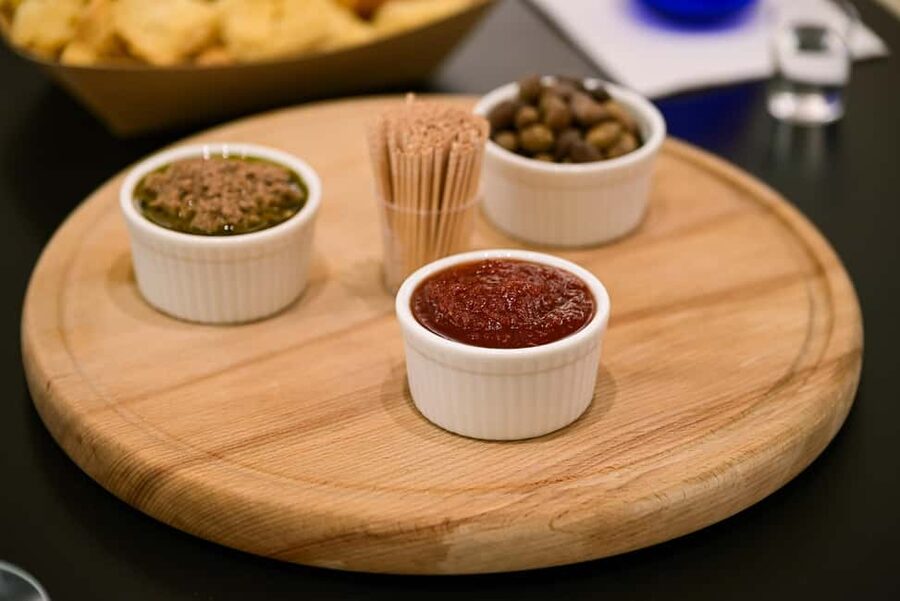 Thessaloniki: Cretan Olive Oil Tasting Experience - Finding Chrisopigi Deli at Ermou 25 without stress