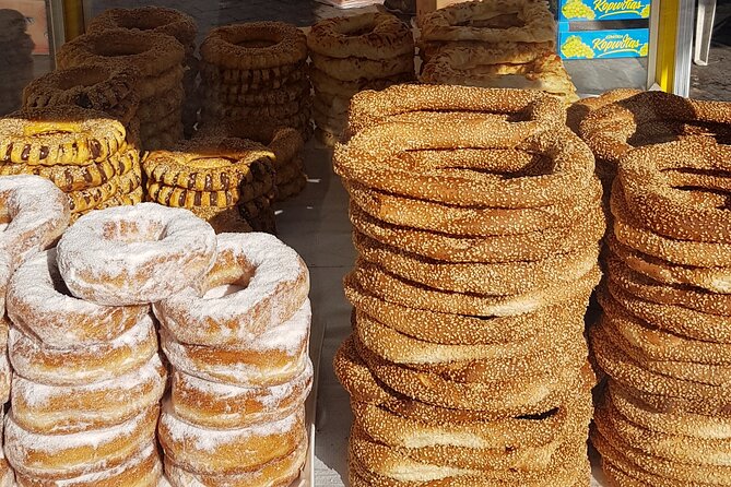 Traditional breakfast in markets with olive oil and honey tasting - What you eat: breakfast bites that connect the stops