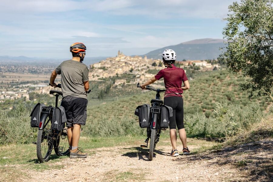 Umbria: E-Bike Rental and Fresh EV Olive Oil Tasting - Getting set up: e-bike, helmet, and a GPS route that actually helps