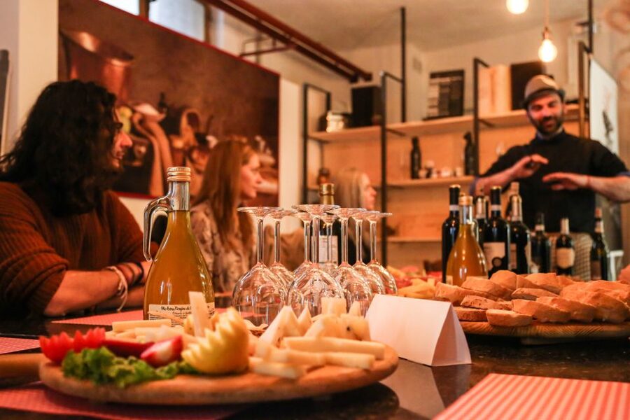 Verona centro: Olive Oil Tasting Experience - The tasting itself: 3 oils, plus the food pairing that teaches your palate
