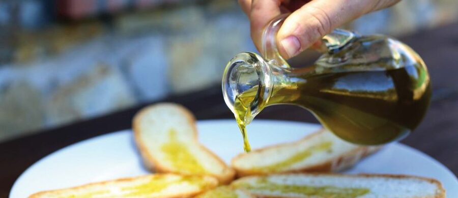 Villa Castelli: Highlights Walking Tour w/ Olive Oil Tasting - Historic center highlights: Gravina, the Mother Church, and village streets